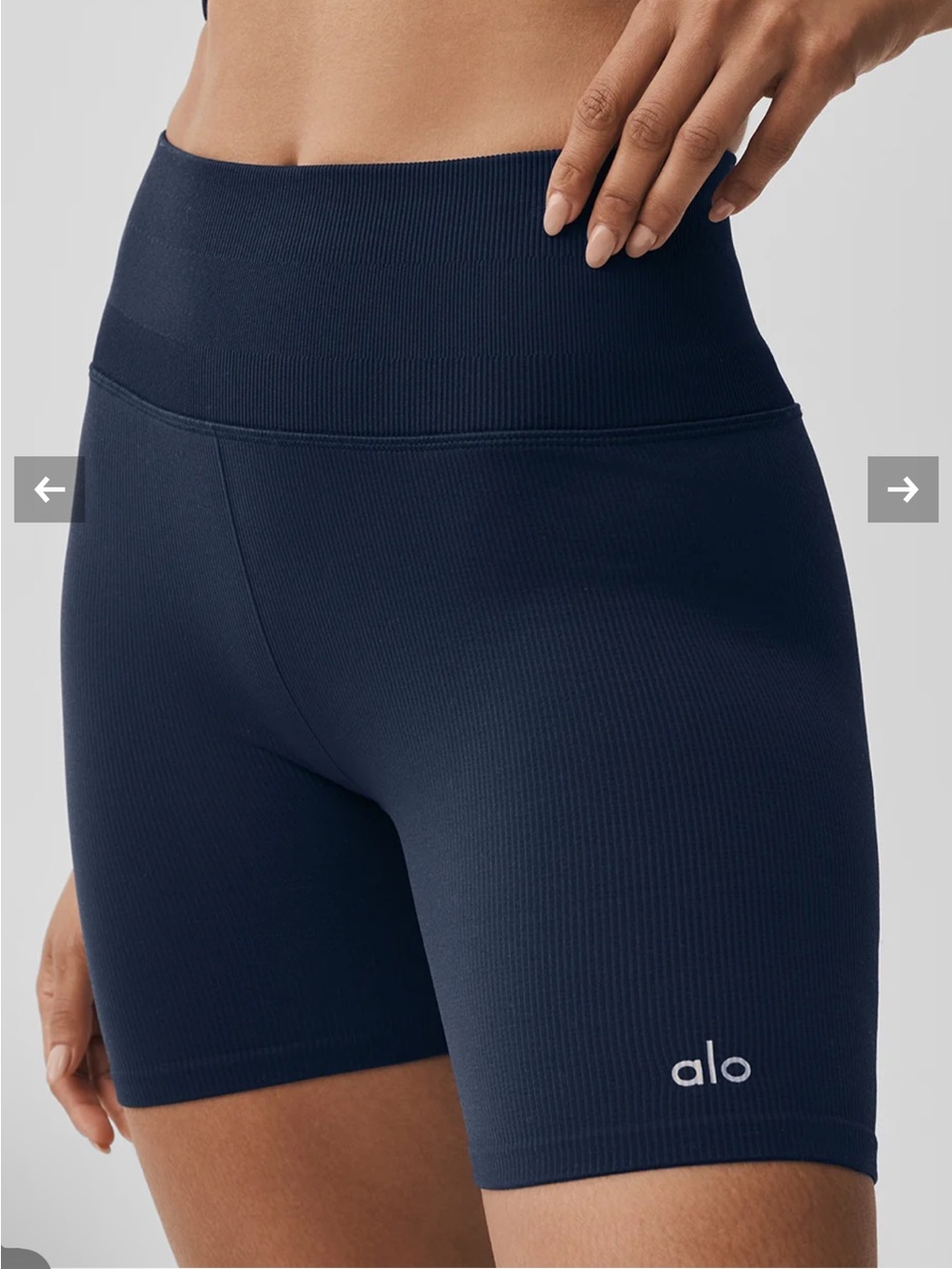ALO YOGA Seamless Ribbed Favorite 5’’ Shorts - Medium